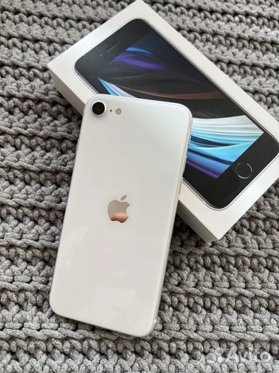 iPhone SE, 64 ГБ