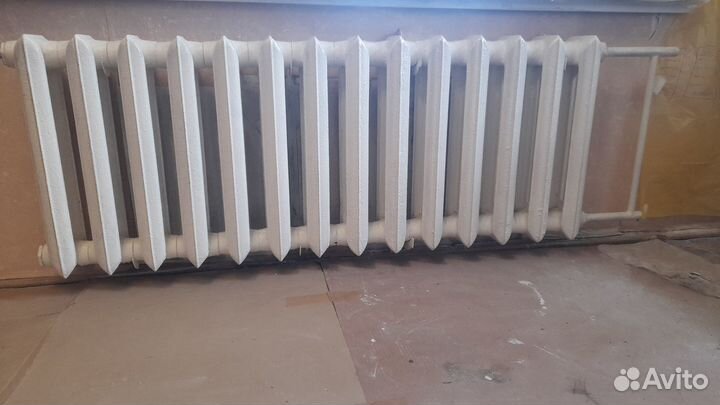 Радиатор отопления, чугунная батарея