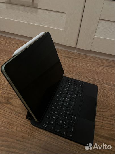 iPad air 4 с клавиатурой и стилусом
