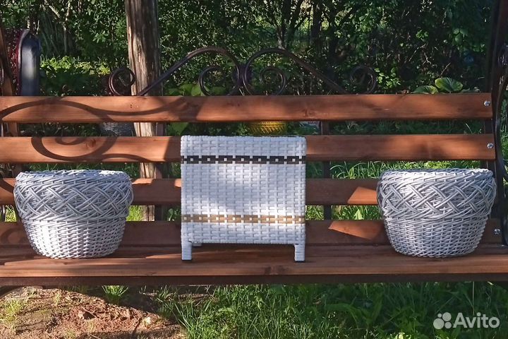 Изделия из ротанга. Пуфик и кашпо