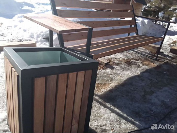 Скамейка с урной