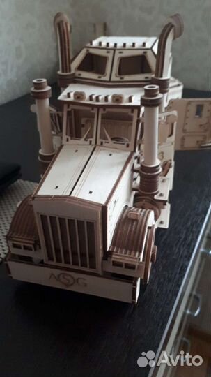 Деревянная сборная модель автомобиля