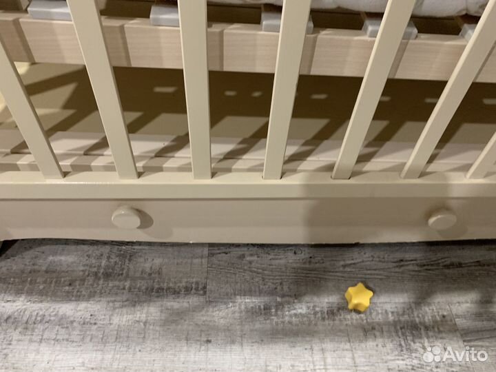 Детская кроватка с маятником гандылян