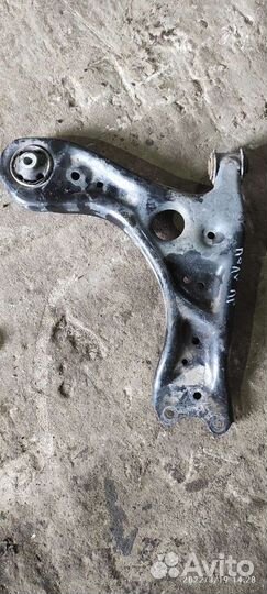 Рычаг передний правый volkswagen polo