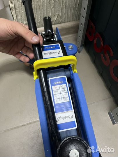 Домкрат подкатной 2 тонны