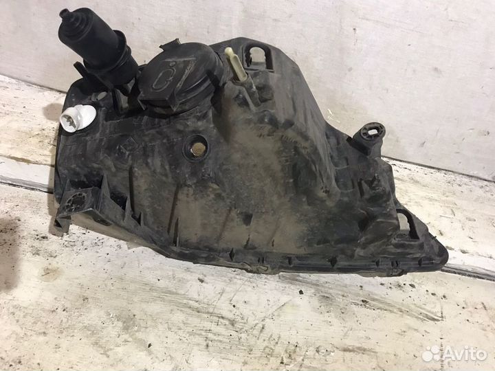 Largus фара левая