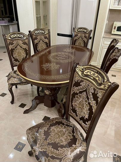 Кухонный стол и стулья