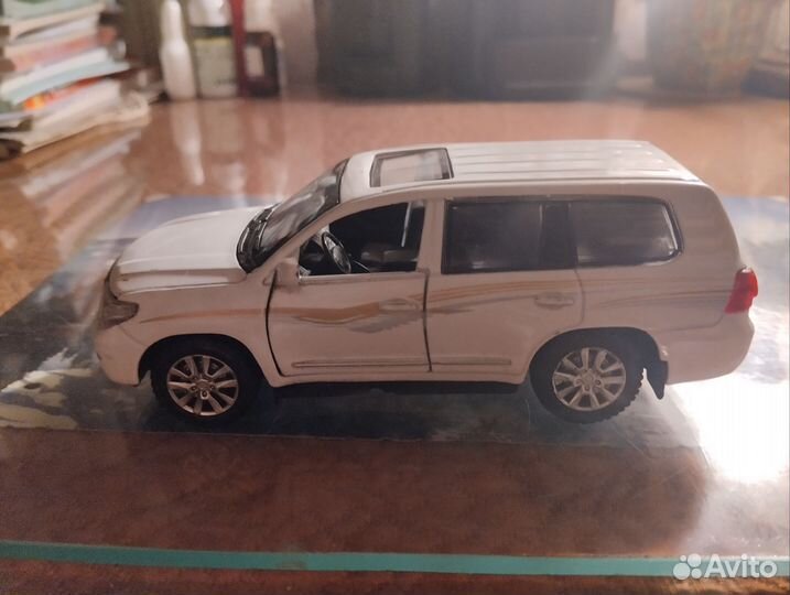 Моделька машины