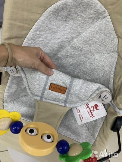 Шезлонг для новорожденных Luxmom (светлый хаки)