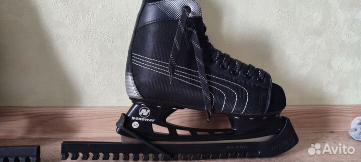 Коньки хоккейные