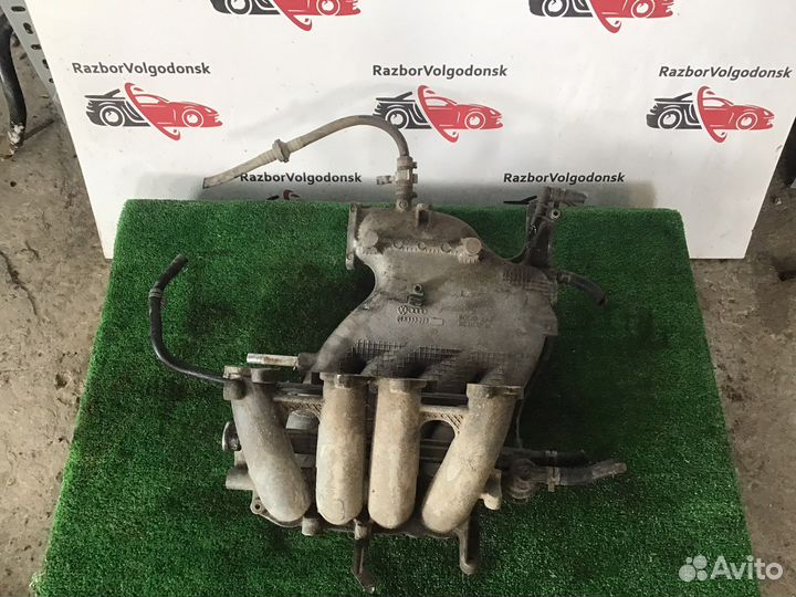 Впускной коллектор Volkswagen Jetta 4