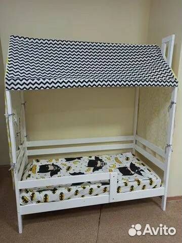 Кровать-домик из массива березы