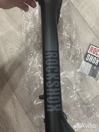 Велосипедная вилка Rock Shox 29 Recon 140mm