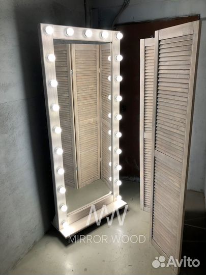 Гримерное зеркало с подсветкой на подставке