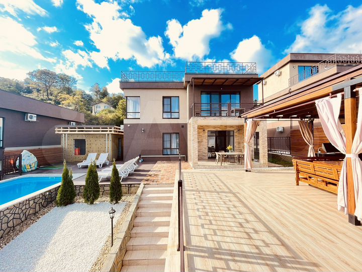 Дом 210 м² на участке 6 сот.