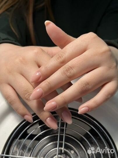 Модель на маникюр