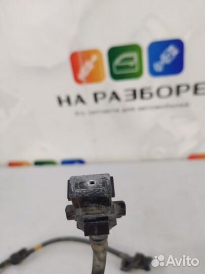 Форсунка омывателя Toyota Avensis T270 2ZR-FAE