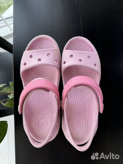 Сандалии crocs j2