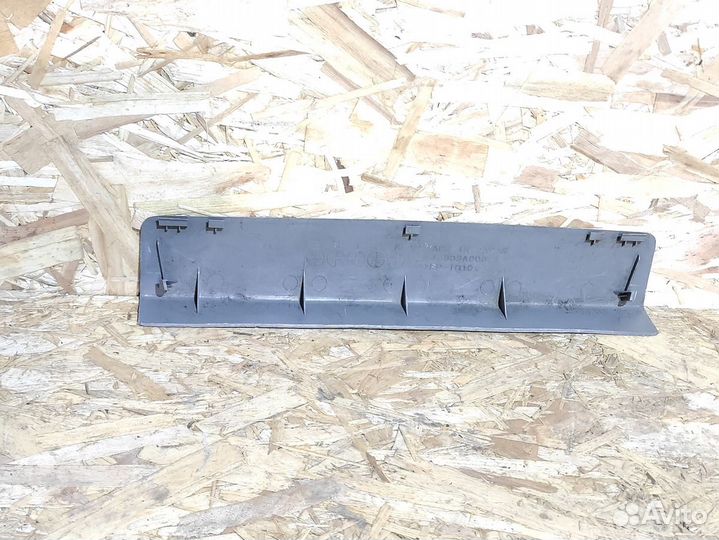 Обшивка крышки багажника Subaru Forester S11