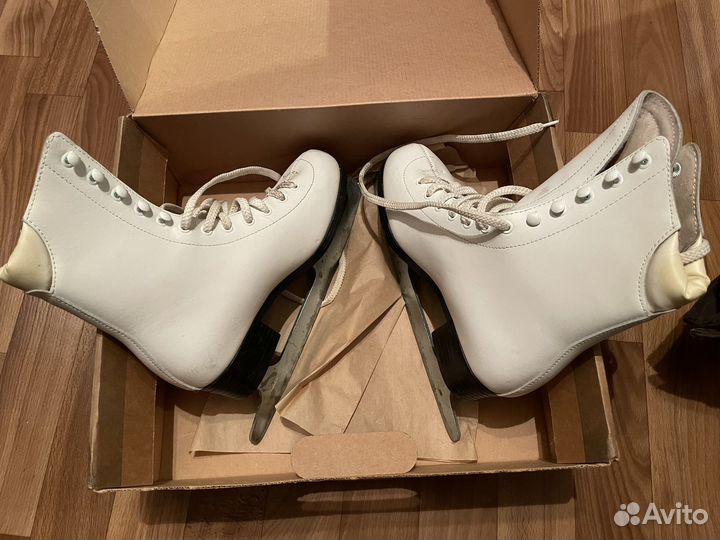 Коньки фигурные Cortina Jump