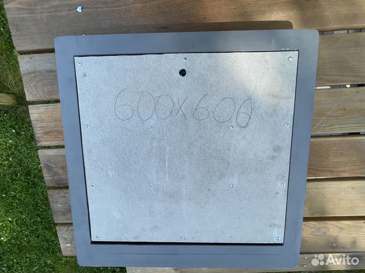 Люк напольный под плитку с амортизаторами 600х600