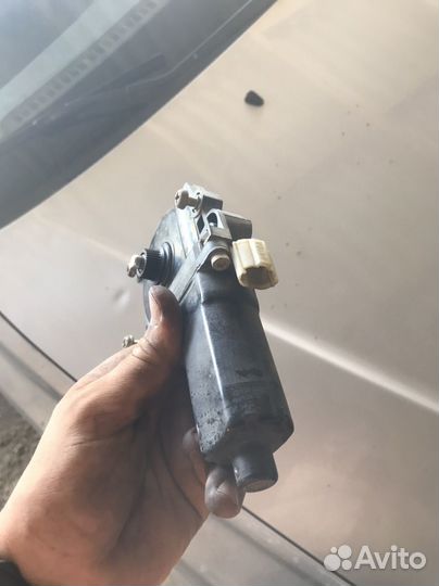 Мотор от стеклоподъемника прав