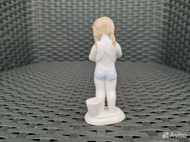 Фигурка девочка с рыбкой лфз СССР редкость