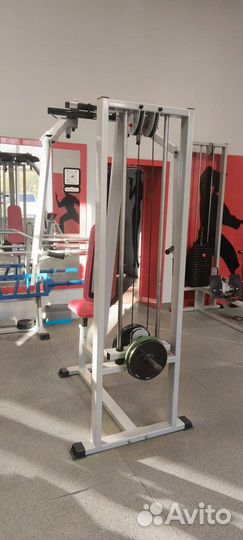 Тренажер Баттерфляй (задание дельты)