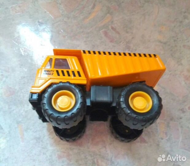 Игрушка машина 