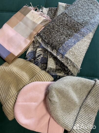 Шапки, шарфы в ассортименте