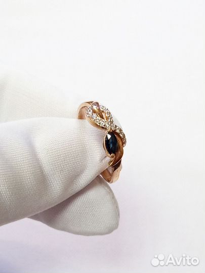 Кольцо золотое с бриллиантами и сапфиром 17р