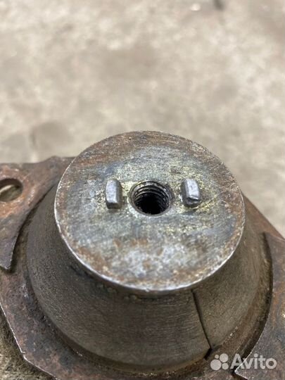 Подушка двигателя Volkswagen Passat B3 1.8 RP