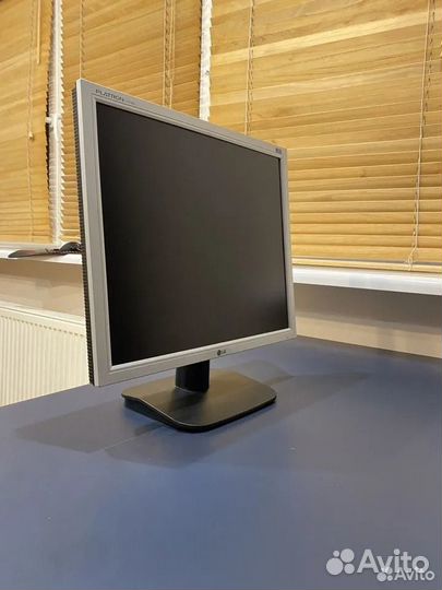 Монитор LG Flatron L1918S SN