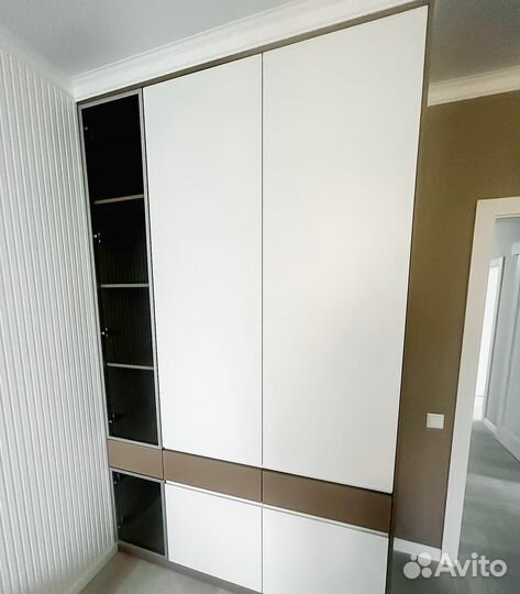 Распашной шкаф на заказ. Фабрика