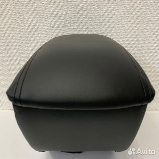 Штатный подлокотник renault dacia (2014)