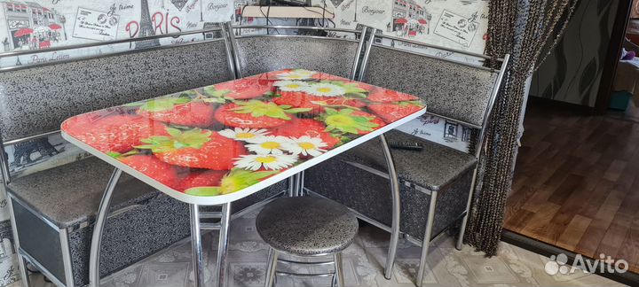 Кухонный гарнитур, уголок и стол обеденный