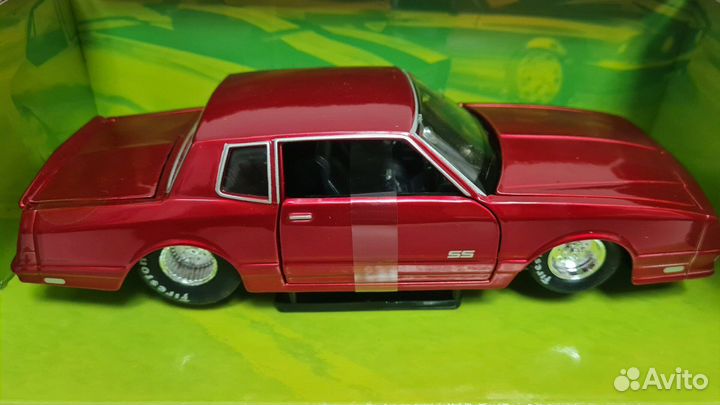 Модель автомобиля Maisto Design Chevrolet Monte Ca