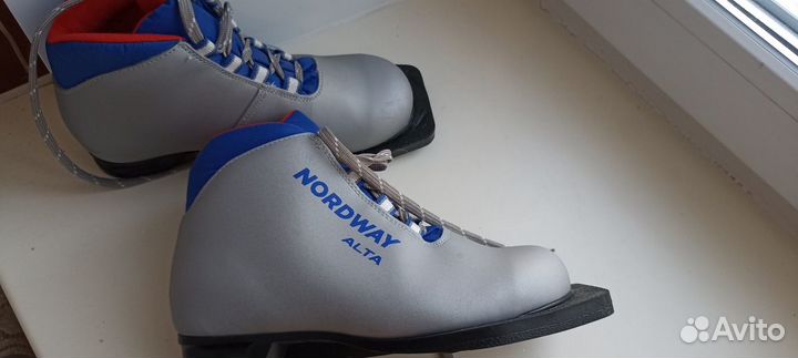 Лыжные ботинки классические детские