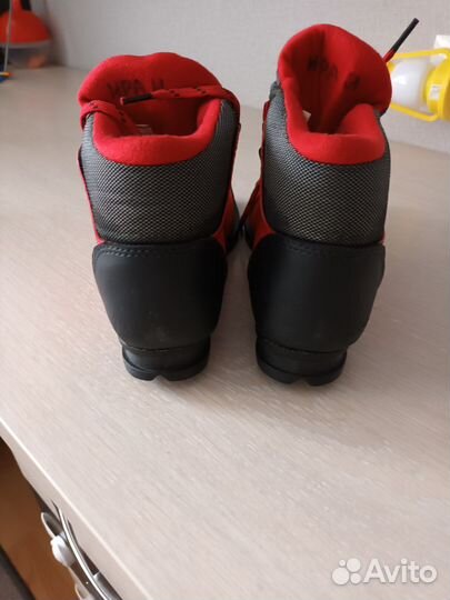 Лыжные ботинки