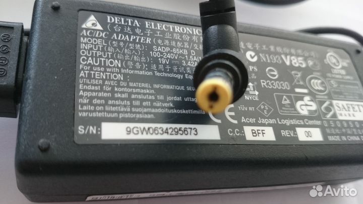 Блок питания delta electronics,INC. 19V 3,42A