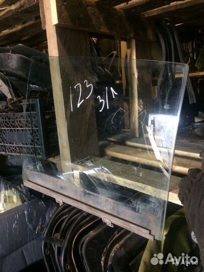 Стекло заднее правое и левое Mercedes w123