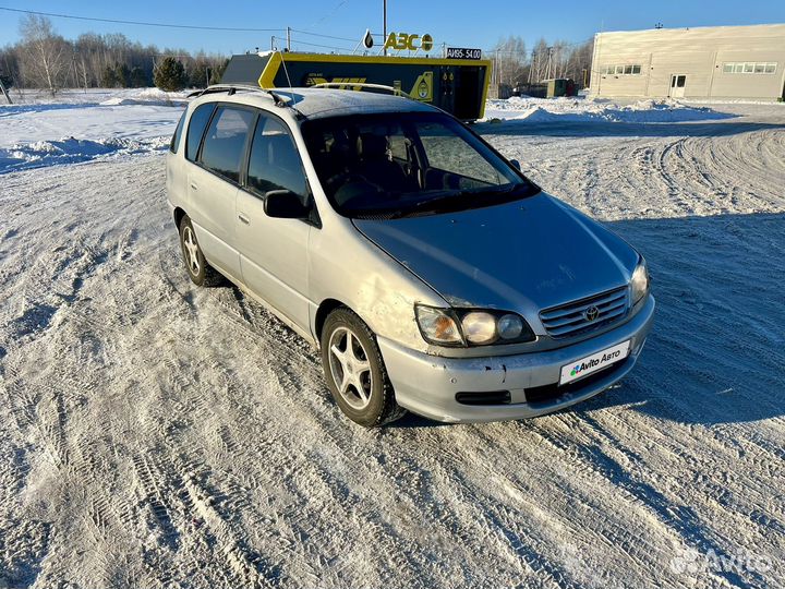 Toyota Ipsum 2.0 AT, 1996, 250 000 км