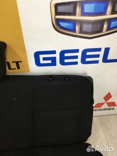 Сиденье заднее Спинка Диван Renault sandero Лев, П