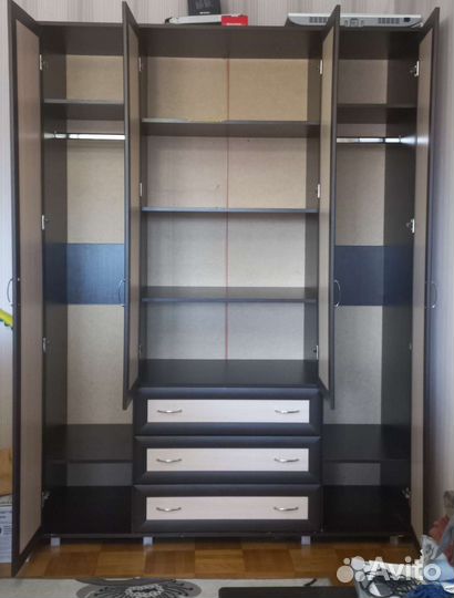 Шкаф