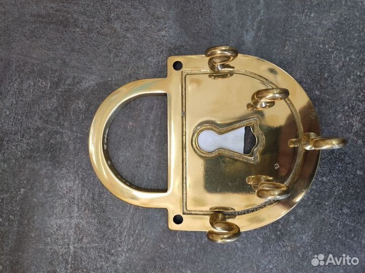 Ключница настенная металлическая