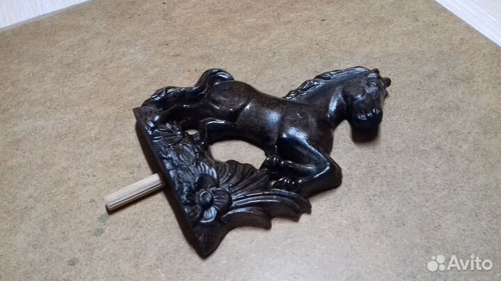 Настенные часы Навершие Конь