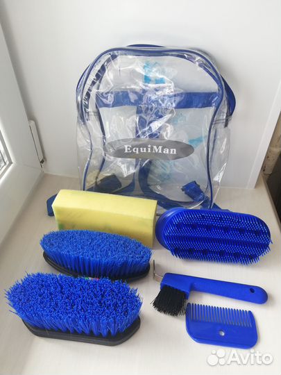 Набор щеток для лошади в рюкзаке