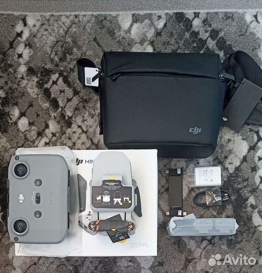 Квадрокоптер DJI Mini 2 Fly More Combo