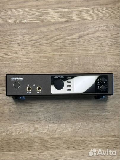 RME ADI-2 PRO fs r black edition