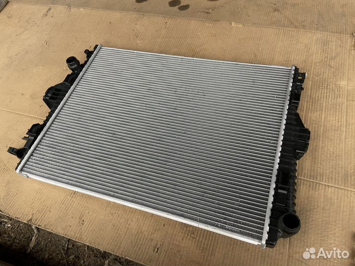 Радиатор охлаждения Volkswagen Touareg 2